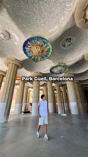 🇪🇸 Park Güell, Barcelona Uno de los lugares que más me gustaron de Barcelona y una de las obras más famosas de Antoni Gaudí. Aunque hoy lo conocemos como un parque, originalmente Gaudí y Eusebi Güell querían crear aquí una exclusiva zona residencial. 📍 Qué ver en Park Güell: • El famoso dragón 🐉 • La gran plaza y su banca ondulada • La Sala Hipóstila y sus columnas • Los mosaicos de Gaudí • Las vistas de Barcelona 🎟️ Entrada zona monumental: 18 € ⏰ El acceso es por horario, así que te recom
