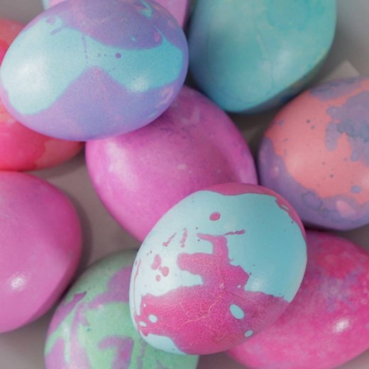 1.2M views · 753 reactions | This inexpensive Easter egg decorating hack uses ingredients you already have in your kitchen! Instead of investing in an elaborate kit to create a marbled look, you just need four ingredients. Learn more here: https://trib.al/LocDnRl | Better Homes & Gardens | Facebook