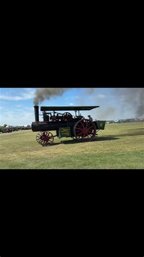That's just cool! 🤠 Steam traction engines lining up at 👍 Pontiac, Illinois tractor show #shorts
