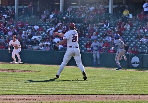 UTA pitcher  Caylon Dygert dominates Arkansas en route to a 4-3 win