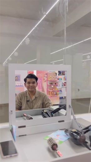 Andi Arham Ramadhan Pawellangi on Instagram: "Siapa bilang duta harus good looking? Menurut gue, good looking itu bukan soal badan ideal atau kulit putih. Tapi soal tampil rapi, clean, dan percaya diri. Dan itu semua bisa lo temuin di Mandom Fun Fest 🔥 Mulai dari promo produk PIXY, GATSBY, PUCELLE, LOVILLEA, LUCIDO L, sampai MIRATONE. Plus banyak activity seru kayak beauty class, barber battle, parfum mixing, hair coloring, free haircut, sampai flash sale. Makanya jangan cuma nonton, datang lan