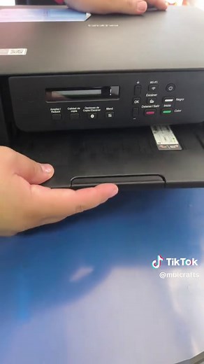 Cómo retirar un papel atorado en tu impresora Brother