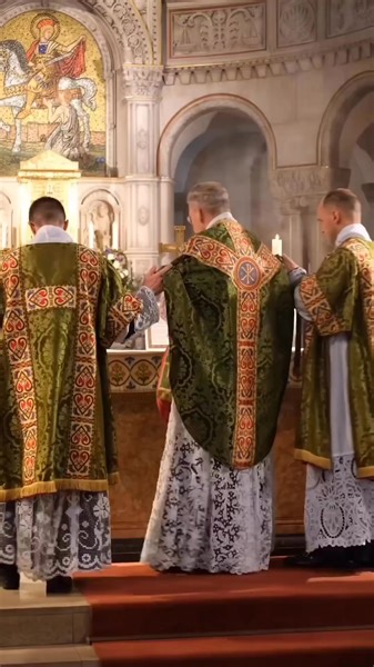 Go to Mass. Jesus is waiting | Traditional Catholic Femininity