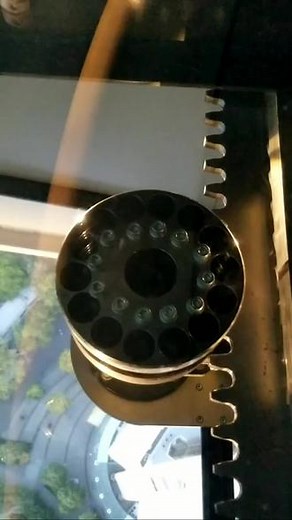 西雅图的太空针塔〈Space Needle〉是西雅图的地标之一，太空针塔的高度有605英尺，360度景观。