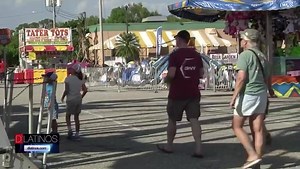 Si aún no ha visitado La feria del condado lee, sería ideal que lleve a sus niños, este año como siempre en el #leeciviccenter #leefair aquí pueden ver un poco de las atracciones que ofrecen... la que más me encanto fue la de los leones marinos #leonesmarinos #lee #univisionswfl #fair #fun #wednesday #funtime @l | Gaby Romero | Facebook