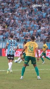 DE LONGE, PRO GOL! ⚽️🇪🇪 Cristaldo dominou, olhou e chutou. A bola foi com GPS pro fundo da rede. Vem rever pelas lentes da GrêmioTV! 🎥 | Grêmio FBPA