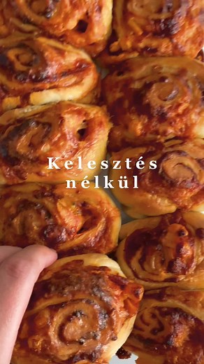 Pizzás csiga kelesztés nélkül - Egyszerű recept