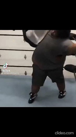 Slim vs Fat man brutal fight.