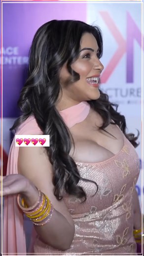 Yamini Malhotra & Smita Gondkar Grace the Annual Bigg Boss Marathi Bash ✨ #YaminiMalhotra #SmitaGondkar #BiggBossMarathi #CelebNight | Bollywood Focus