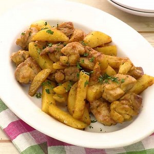 スパイシーな香り！ じゃがいもと鶏肉のカレーソテーのレシピ動画・作り方 | デリッシュキッチン