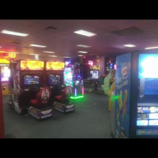 Capturing 2010s Tween Friend Vibes and Aesthetics