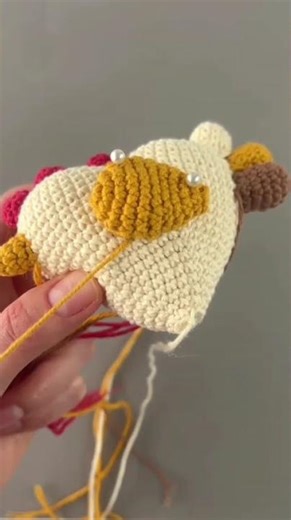 the process of knitting chicken decorations #shorts