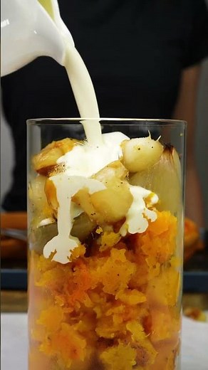 Roasted Butternut Squash & Pear Soup with Gorgonzola – Easy, Delicious, and Comforting Recipe! #soup