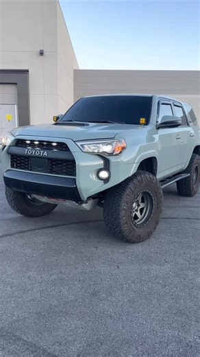 Ross’s Garage | What are you getting this Christmas? 🎄 @4runneroffroadusa CODE: ROSST4R 💢Build List💢 @kingshocks 2.5 Remote Reservoir w/ adjusters... | Instagram