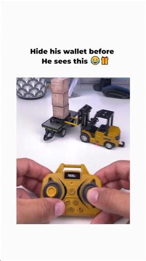 The Perfect Gift: Realistic Mini Toy Forklift! 🎁