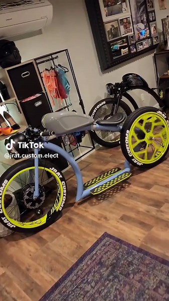 the wheels are different #custom #ElectricBike #artwork #semi #BikeStyle #RideYourWay #EbikeLove #SustainableMobility #EbikeLife #CustomEBikes #PersonalizedEBike #CustomRide