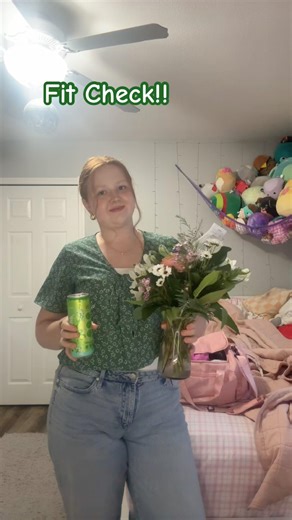 Peep the fun drink and flowers!!💐 ‪@alani_nutrition‬ #ootdfashion #haul #fitcheck #trendy #viral
