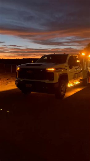 🚨 Big News for Texas Animal Control Officers 🚨 Starting September 1, 2025, Texas’ “Move Over or Slow Down” law will officially include Animal Control vehicles thanks to SB 305 (Sen. Perry) and HB 2041 (Rep. King). This law requires drivers to move over a lane or slow down when passing certain stopped vehicles. Now, Animal Control Officers—who often risk their lives on busy roads to rescue animals or clear roadways—will have the same legal protection as police, EMS, fire, and tow truck operator