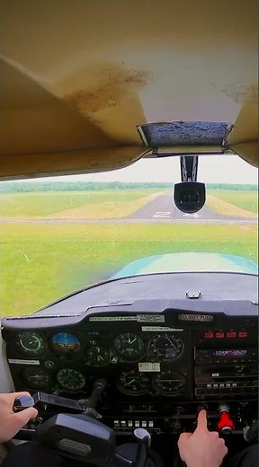 Cessna 152 final approach and landing at Fairoaks EGTF