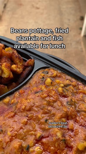For lunch today, we have very soft and tasty beans pottage, served with plantain and fish. Price: 4000 Contact: 08106294130 Location: water intake, maigero #juadenstreat #kadunafoodvendors #lunch