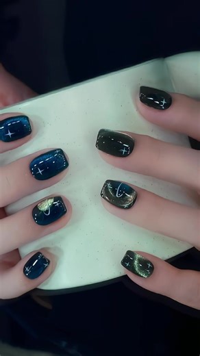Stunning Galaxy Cat's Eye Manicure Techniques