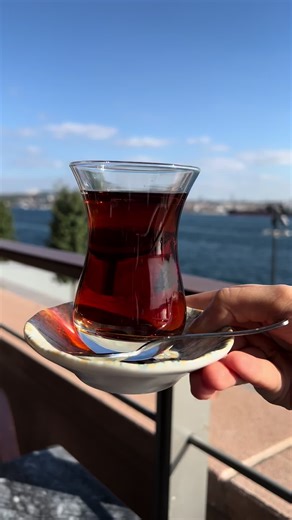 Chá Turco e a Xícara Tulipa: Tradição e Cultura