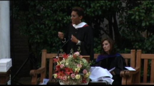 Robin Roberts' Advice for Grads: 'Focus on the Fight, Not the Fright'