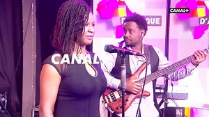 Vous aimez Charlotte Dipanda officiel ? Elle était l'invité de D'AFRIQUE vendredi dernier pour présenter son nouvel album "Massa". Écoutez "Elle ne m'a pas vu", très belle chanson sur les grands-mères et les mères qui ne sont plus là pour voir la réussite de leurs filles. | Les Émissions CANAL Afrique