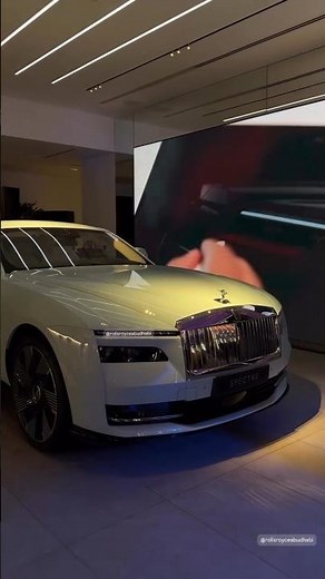 A Spectre Display That Redefines Luxury — Rolls-Royce Elegance in Motion
