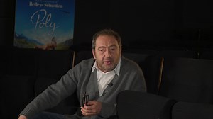 🐴🎥 Poly, le film de Nicolas Vanier - Officiel est de retour au cinéma ! Patrick Timsit joue le grand méchant du film… et il nous dit tout sur son rôle, sa rencontre avec Nicolas Vanier, ses meilleurs souvenirs de tournage dans cette interview exclusive ! 🤩🎬 D’ailleurs, saviez-vous que l’acteur est un passionné de chevaux et a même déjà été propriétaire d’une jument camargue ? 🐴 Restez connectés pour découvrir bientôt les interviews des autres acteurs ! SND - Bonne Pioche #Polylefilm ✨ | FFE