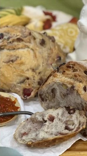 This Cranberry Pecan Bread Will Steal the Show! 🥖✨