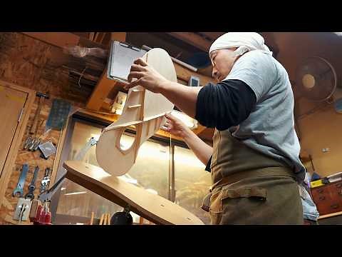 The production process of a Japanese acoustic guitar luthier was filmed over a period of 4 months.
