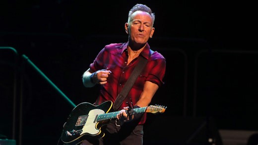 Watch Bruce Springsteen Cover Spooky Classic At Halloween Concert