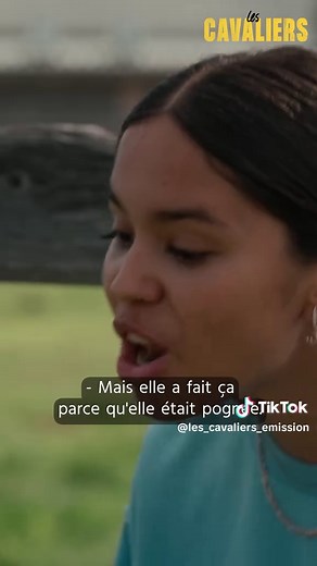 Pognée ou égoïste? 🫥 Les Cavaliers, disponible sur l'appli TV5Unis d'@unistv. 🏇 #LesCavaliers #unistv