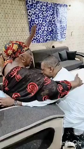 **ON Y VA POUR LA RECONNAISSANCE !** Le peuple de Man n’est pas ingrat, il sait reconnaître ceux qui ont marqué son histoire. Honorable Sidiki Konate, tu as été là quand beaucoup t’ont tendu la main. Tu es resté fidèle, présent pour nos pères, nos mères, nos jeunes, nos familles, sans calcul ni intérêt. Aujourd’hui, **Man se lève par gratitude, pas par émotion.** Ce 27 décembre, ce ne sera pas juste un vote, mais **un hommage rendu à ton engagement.** On va faire ça propre, dans la dignité, **In