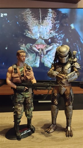 PREDATOR movie & action figures HT 1/6 Dutch ( Arnold Schwarzenegger ) & Predator Jungle Hunter