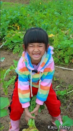 चिंकी मूली निकालते वक्त गिर गई 🥹।#shorts #funny #cartoon