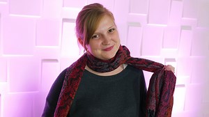 So leicht kannst du Schals und Tücher binden