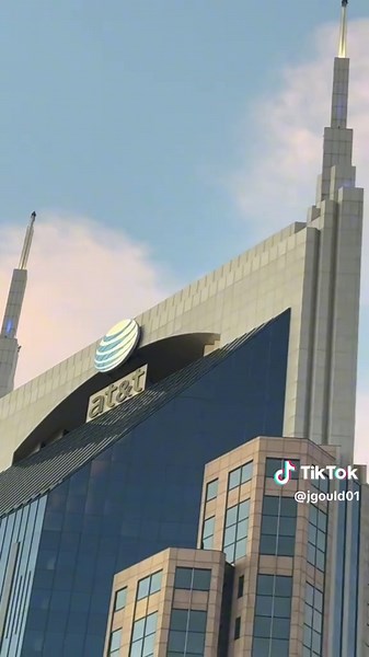 Men Climb Nashville's Batman Building: A Bold Stunt