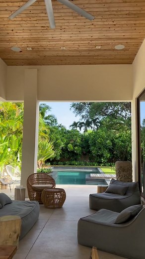 I know where I’m staying the next time I go to Miami. 😎 Rental details are posted in the comments. #Vrbo #VacationRental #Miami #InteriorDesign #VacationMode