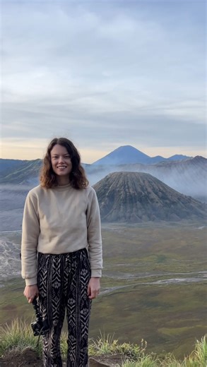 15K views · 509 reactions | J’ai découvert le Mont Bromo, l’un des volcan actif les plus populaire d’indonesie  #volcan #bromo #montbromo #voyage #indonesie | Claire | Facebook