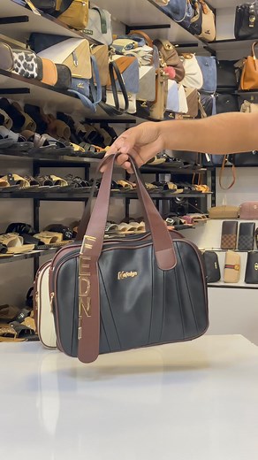 7K views · 123 reactions | السعر 28 ألف —-توصيل 5 ألف عنوانا بغداد الدورة الميكانيك مقابل مجمع النمور مجاور بيت الفلفل محل ماري للحجز واتساب 07711978604 | ماري للأحذيه والحقائب | Facebook