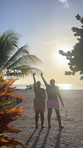 Creative lock screen trend #trending #lockscreen #beach #LockScreenChallenge #ScreenStyle #LockScreenGoals #UnlockTheTrend #couples #PhoneAesthetic #ScreenGlowUp #TrendyLocks #LockScreenUpgrade @tenisha.w