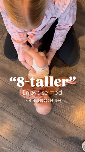 Nadia Kammersgaard Nielsen on Instagram: "LÆS MERE HER 👶🏼 8-taller er nok dén øvelse jeg oftest giver forældrene med, efter en behandling hos mig: Af den simple grund, at dette ene greb i sig selv, har SÅ mange fordele for dit barn. 🙌🏻 Udover at 8-taller kan udspænde bughinden, og herigennem lette presset på tarmene, så kan de også: 🔸Styrke muskelkoordinationen mellem højre og venstre side 🔸Smidiggøre og løsne muskelvævet på både forside og bagside 🔸Give et billede af om den ene side virk