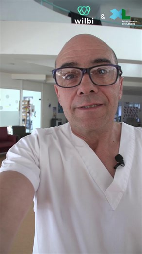 Arnaud vous présente son métier : aide soignant en Ehpad ! Accompagnant éducatif et social, éducateur, aide-soignant, aide à domicile, assistant maternel, assistant social… Pour aider les jeunes à mieux connaître ces métiers (plus de 7 000 emplois dans les Landes ! ), le Conseil départemental met à leur disposition plusieurs outils simples et concrets : l’appli Wilbi ; La La Boussole des Jeunes - Landes ; Mon stage de 3e dans les Landes. 👉 https://attractivite-metiers.landes.fr/pourquoi-pas-toi