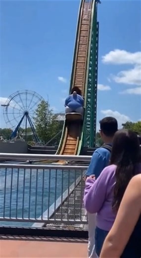 Absolute UNIT of a splash #POV #ThemePark #Funny #Shorts #Fail