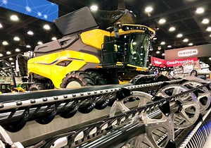 New Holland CR11 combine boasts new 16-litre engine, twin displays - Grainews
