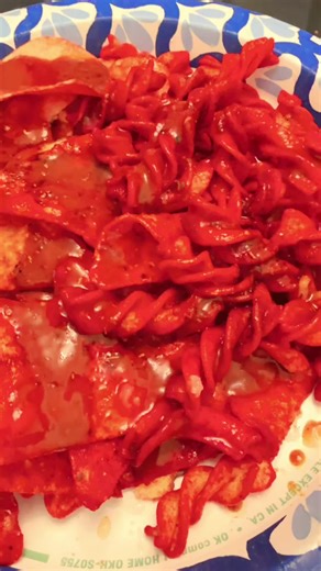 Experiencia ASMR: Mukbang con Takis y Ramen