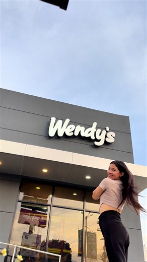 🍔❤️ Los lunes son de clásicas. Elige entre Dave's Classic L149 o Big Bacon Classic L169 🔥 Válido este lunes 8 de junio. 📍Válido en restaurante, autoservicio y delivery 📱 Puedes pedir por Wendy’s App, descarga la app aquí: http://bit.ly/appwendys 📞Delivery Wendy’s llamando al 2512-6002 📱 Whatsapp Wendy´s al https://wa.me/95110101
