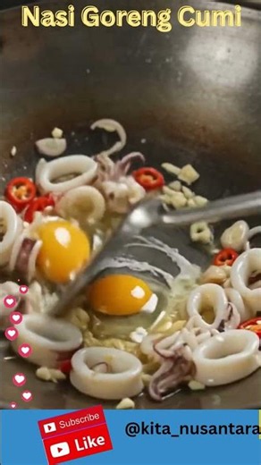 nasi goreng cumi #makan #masakansimple #kulinerindonesia #makanenak #masak #memasak #kuliner #food